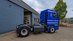 20251019-Tom-Holding-00094